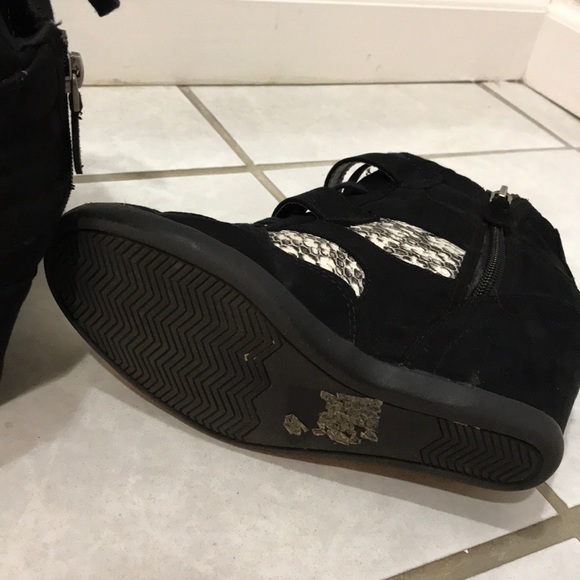 Simply Vera Vera Wang snakeskin wedge sneakers - Picture 6 of 7